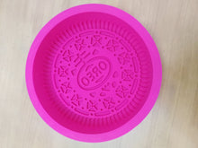 Load image into Gallery viewer, Giant Cookie Mold - Giant biscuit silicone baking mold from Moldyfun
